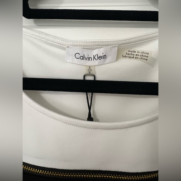 NWT Calvin Klein Sleeveless Floral Blouse (S) - Picture 4 of 4